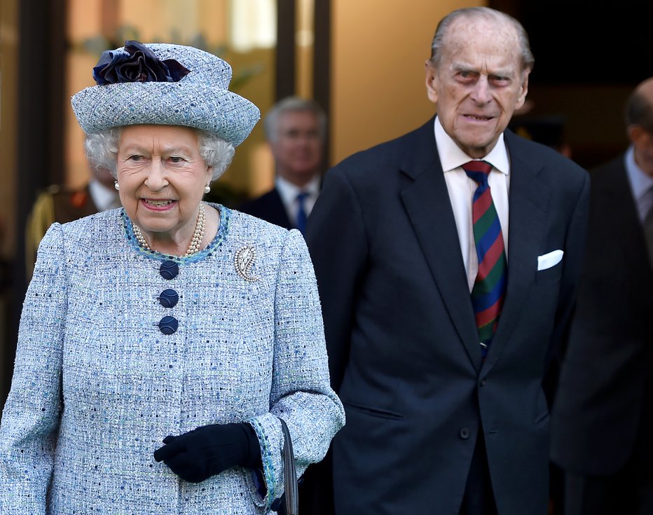 Fotografija: Vedno je bil en korak za kraljico, a ni se pritoževal zaradi tega. FOTO: Hannah Mckay Reuters