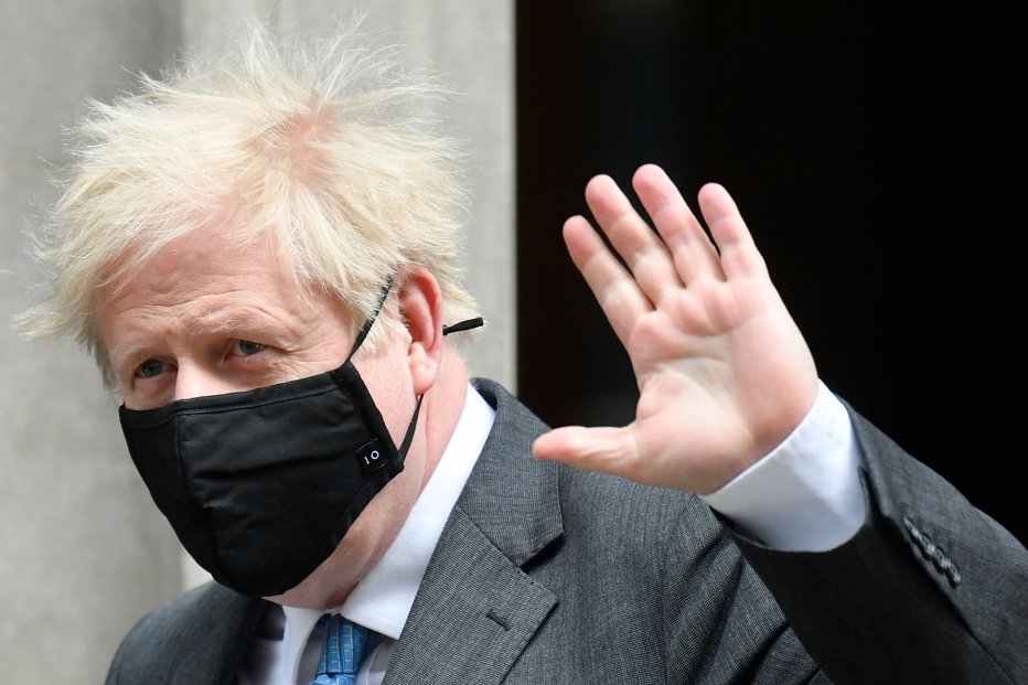 Fotografija: Premier Boris Johnson se mora zagovarjati zaradi stroškov prenove. FOTO: Toby Melville, Reuters