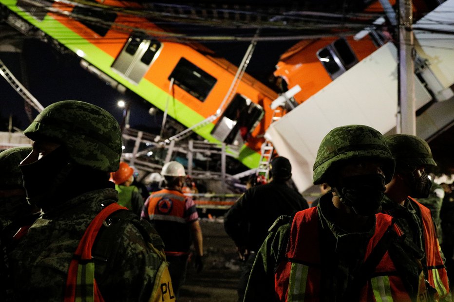 Fotografija: Prizorišče strašne nesreče. FOTO: Luis Cortes, Reuters