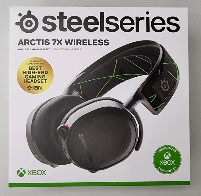 Xboxovski napis na škatli zna koga zavesti: slušalke so kompatibilne z vsemi konzolami, računalnikom in pametnimi telefoni (z vhodom usb c).