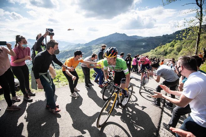 Dobil je prvi medsebojni obračun s Tadejem Pogačarjem po lanskem Tour de Franceu. Foto: Itzulia Basque Country