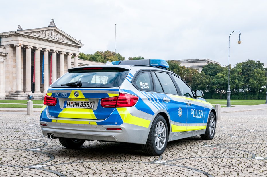 Fotografija: V prvem vozilu na prizorišču je bil le en policist, ki ga je Juršinčan napadel in žalil. FOTO: Bavarska Policija