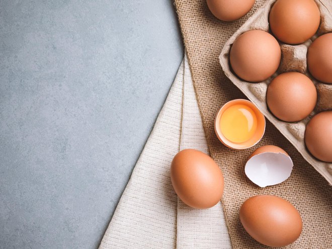 Pri surovih jajcih ali jajcih z nezadostno toplotno obdelavo tvegate okužbo s salmonelo. FOTO: Getty Images/istockphoto Getty Images/Istockphoto