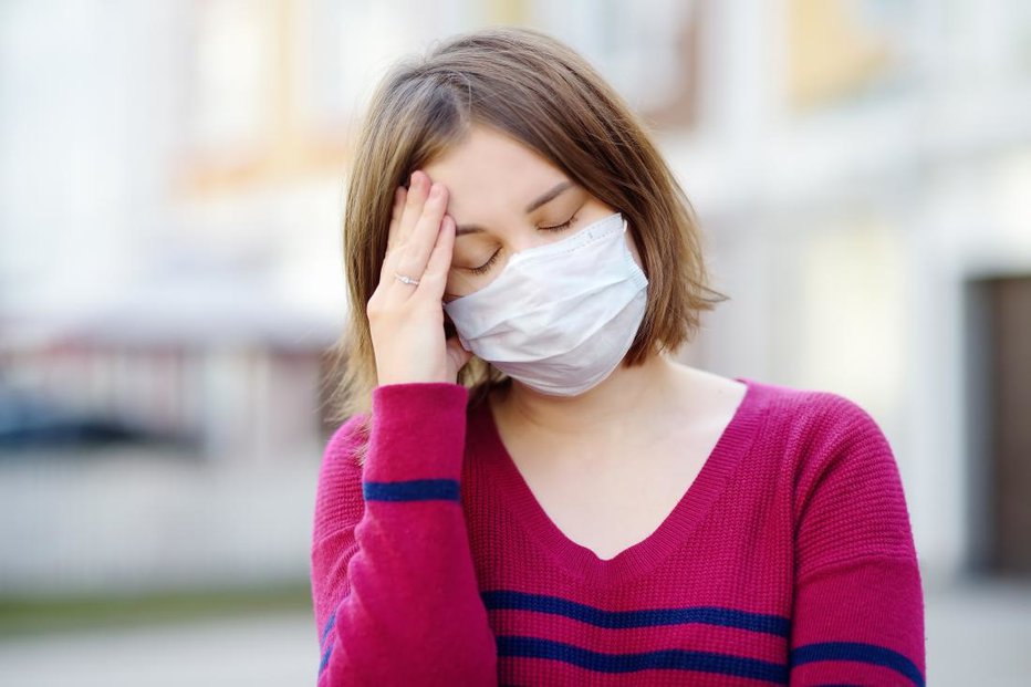 Fotografija: Povsem cepljenim mask ne bo treba nositi niti v zaprtih prostorih. FOTO: Getty Images