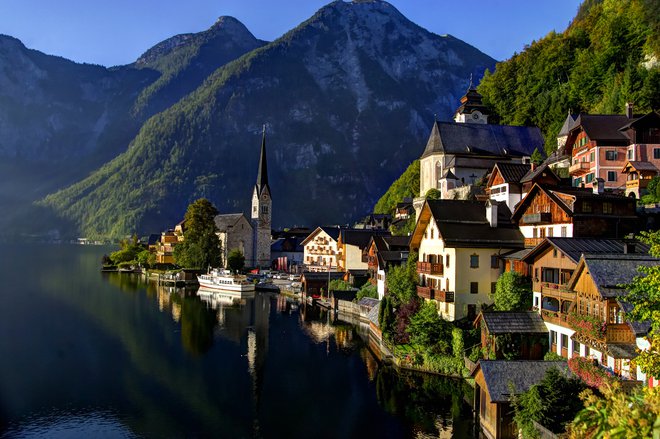 Avstrijska vasica Hallstatt.  FOTO: Shutterstock Photo