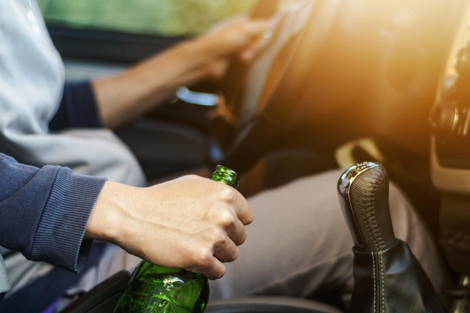 Fotografija: Alkohol je pri nas še vedno pogosto prisoten v prometu. FOTO: Jes2ufoto, Getty Images, Istockphoto