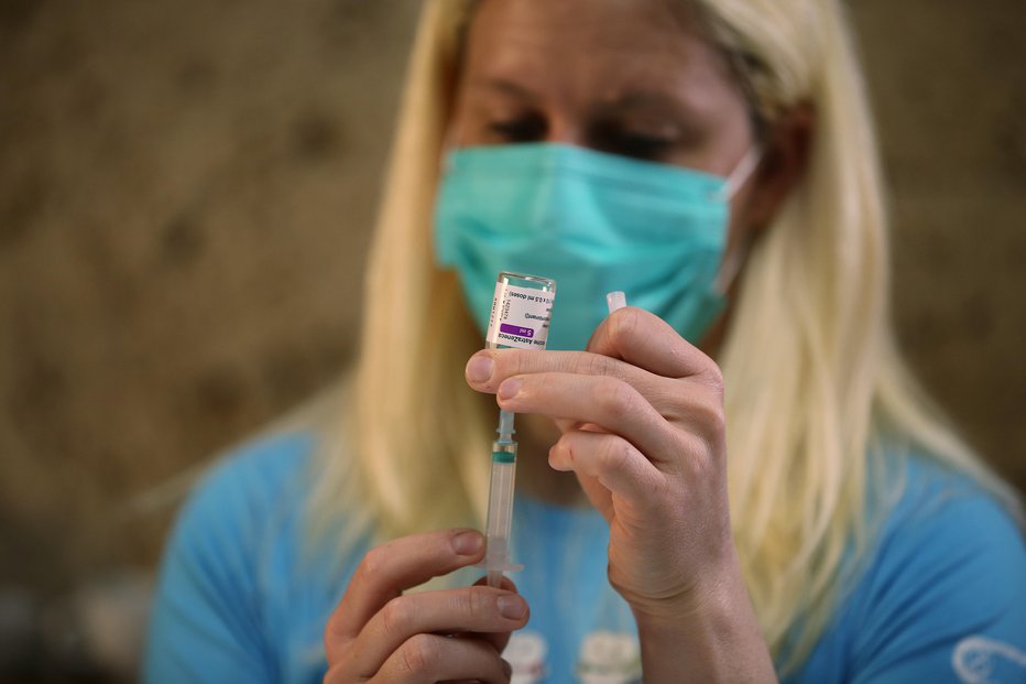 Fotografija: Neželeni učinki po cepljenju so redki. FOTO: Leon Vidic, Delo