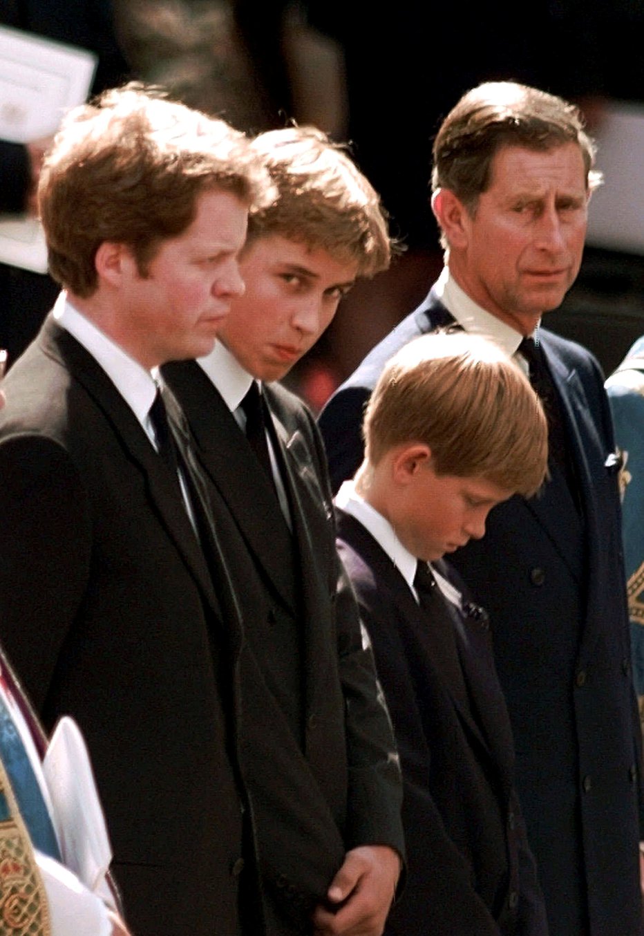 Fotografija: Princs Harry in William na materinem pogrebu leta 1997. FOTO: Reuters