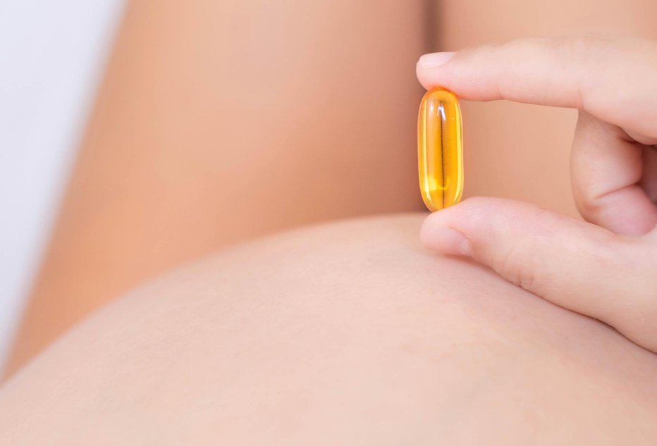 Fotografija: Dodajanje vitamina B9 pred zanositvijo in med nosečnostjo dokazano zmanjšuje okvare novorojencev. FOTO: Globalmoments/Getty Images