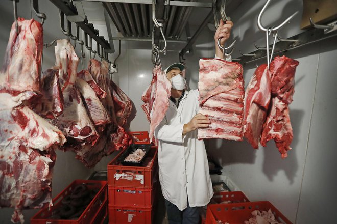 Cene mesa so v epidemičnem letu poskočile za 1,7 odstotka. FOTO: Leon Vidic