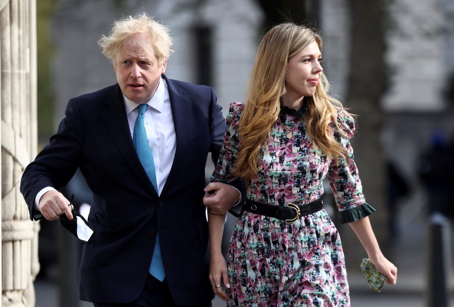 Fotografija: Boris Johnson in Carrie Symonds. FOTO: Henry Nicholls, Reuters