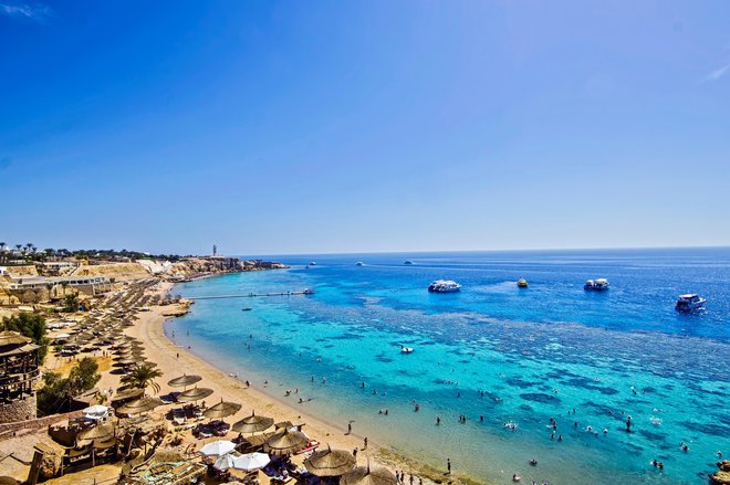 Ena najbolj priljubljenih plaž Sharm el Sheikh. FOTO: Lilithlita, Getty Images, Istockphoto