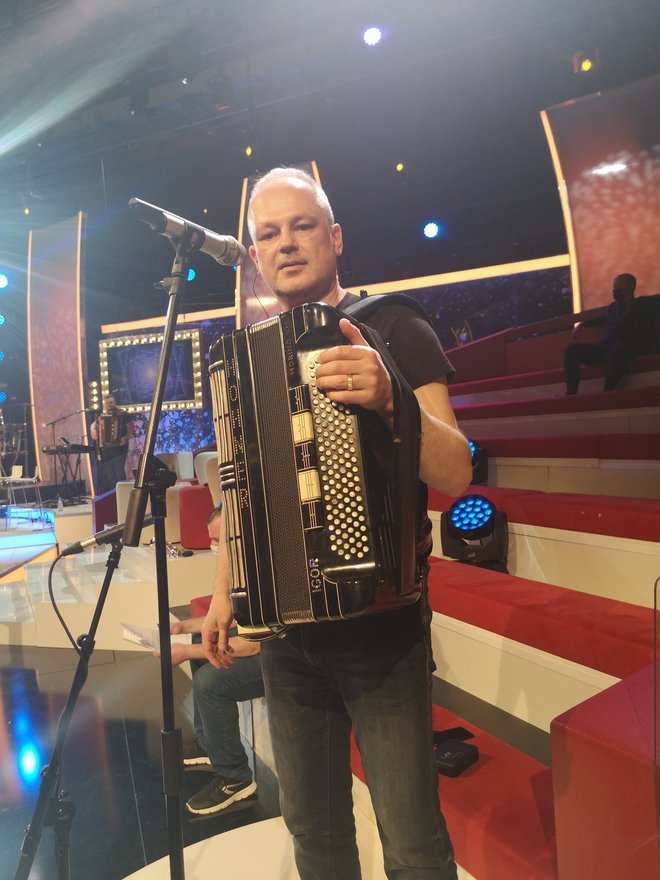 Igor Podpečan je s svojim ansamblom Igor in zlati zvoki zaigral in zapel skladbo Halo, Evropa. FOTO: Mojca Marot