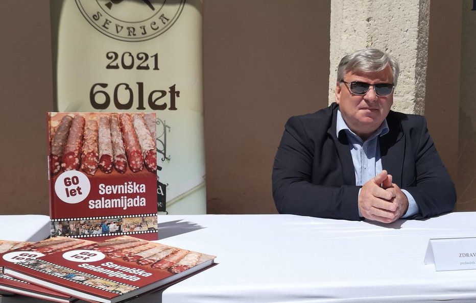 Fotografija: Zdravko Mastnak, predsednik Društva salamarjev Sevnica, je spregovoril o tradiciji.