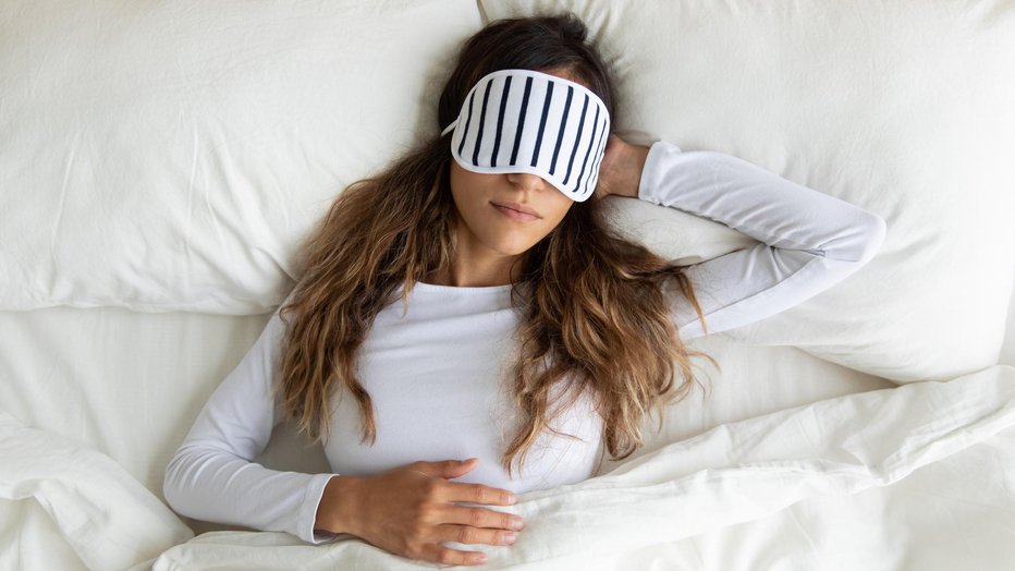 Fotografija: Misli, ki kratjo spanec, preženejo tudi izbrane vonjave. FOTO: Fizkes, Getty Images