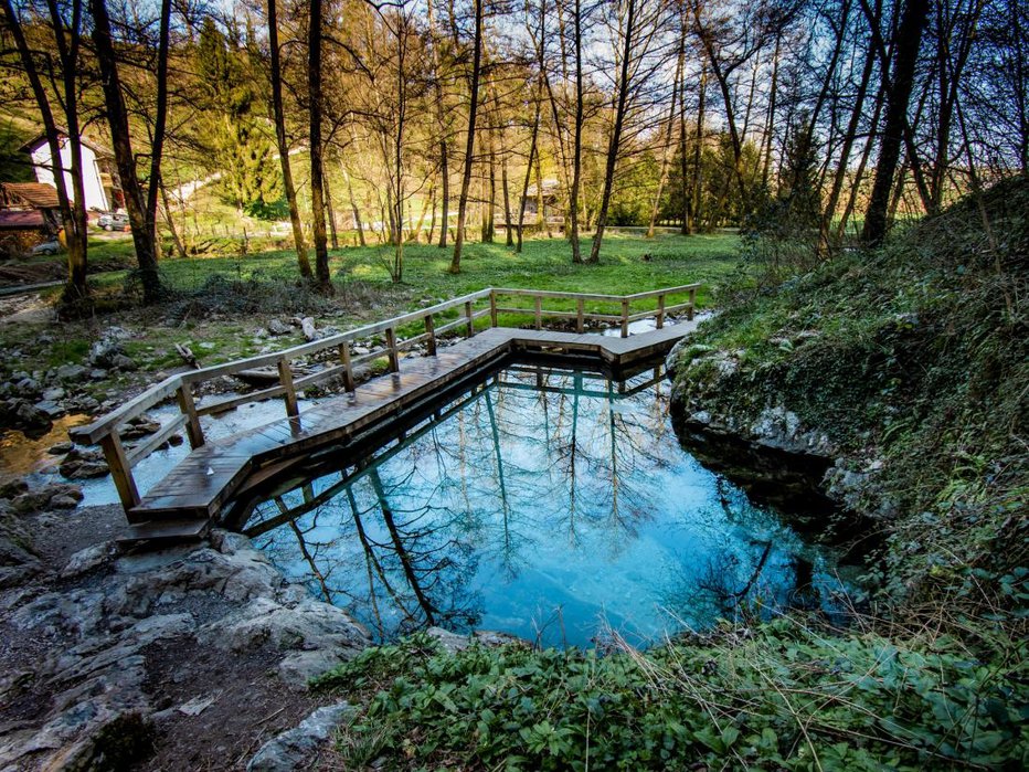 Fotografija: Naravne toplice pri potoku Radulja. FOTO: Rado Markovic Hribernik/gettyimages