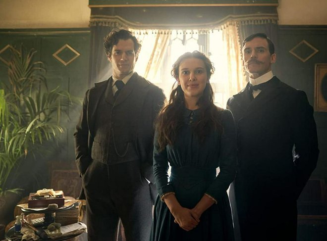 V nadaljevanju spet Millie kot Enola in Henry Cavill kot Sherlock.