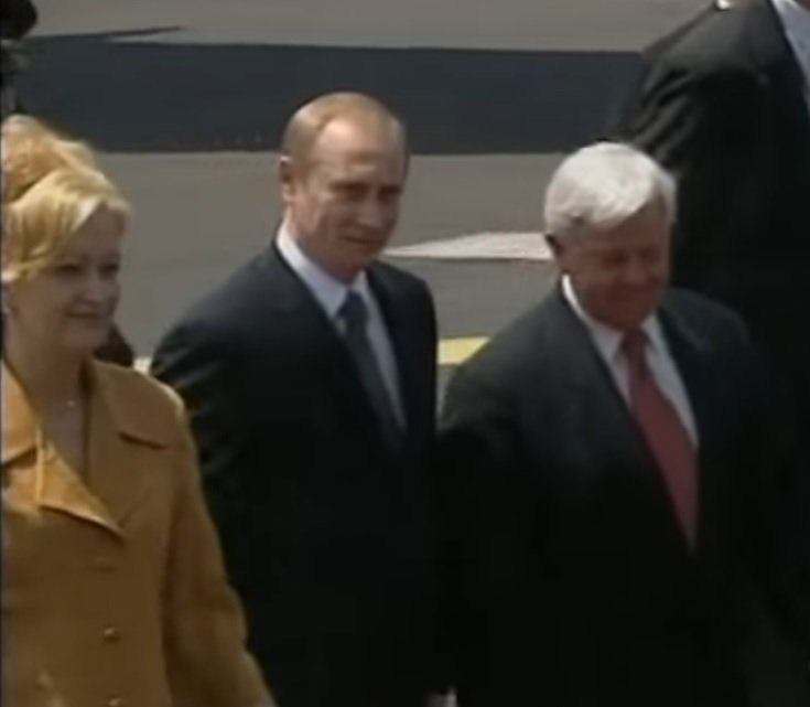 Fotografija: Ksenija Bendetti, Vladimir Putin in Milan Kučan na Brniku leta 2001. FOTO: Youtube, posnetek zaslona