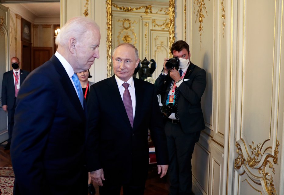 Fotografija: Srečanje voditeljev dveh velesil v Ženevi. FOTO: Sputnik Via, Reuters