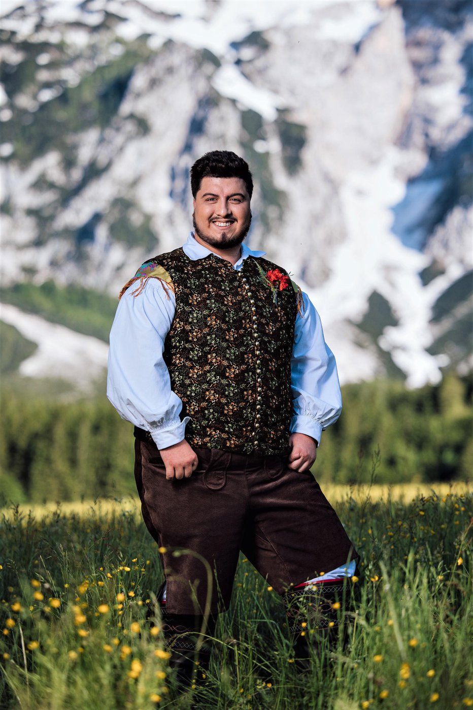 Fotografija: Luka Sešek je prvič oblekel narodno nošo. FOTOGRAFIJI: Rok Mlinar