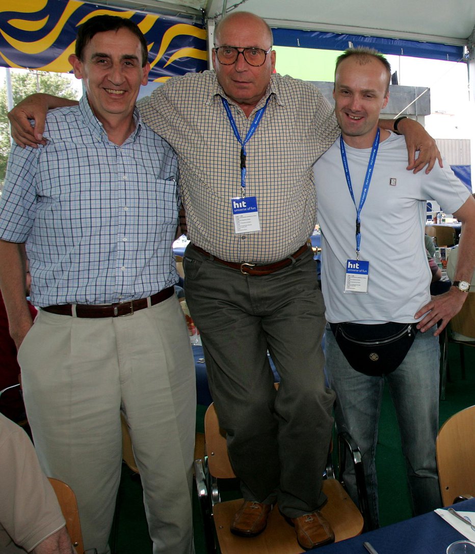 Fotografija: Aljoša Žorga, Ivo Daneu in Jure Zdovc (z leve) so ponosni lastniki srebrnih olimpijskih kolajn. FOTO: Matej Družnik