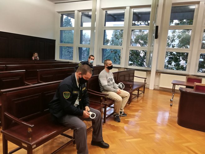 Žan Gorše Peršolja je bil na sojenju redkobeseden, več je pojasnjeval njegov zagovornik. FOTO: Tomica Šuljić