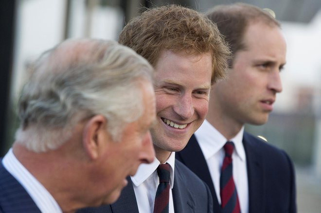 Charles naj bi bil zelo čustven in občutljiv, zato številne ne preseneča, da se je Harryju nehal oglašati na telefon, ko je je ta obelodanil, da z Meghan odhajata iz kraljeve družine. FOTO: Neil Hall, Reuters Pictures