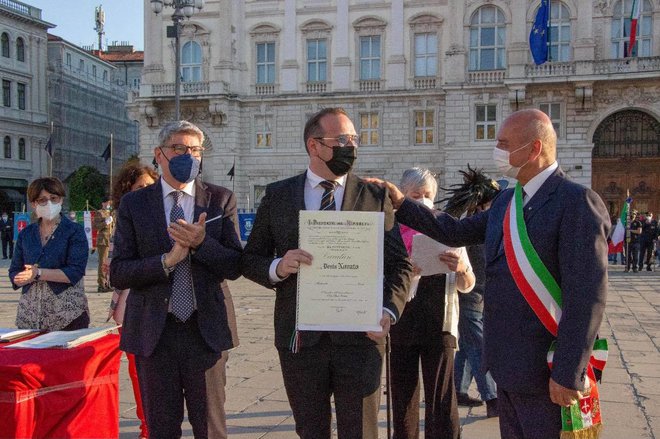 Visoko priznanje Italijanske republike sta mu podelila tržaški prefekt Valerio Valenti in tržaški župan Roberto Dipiazza. Foto: osebni arhiv
