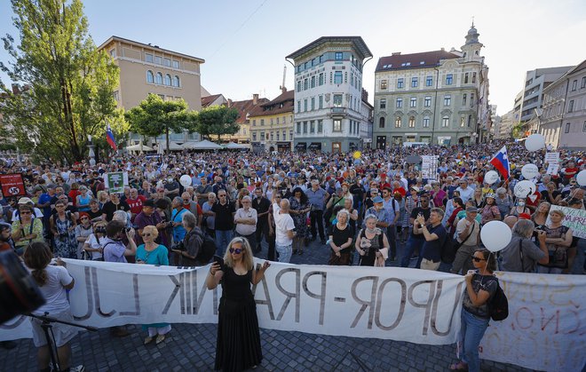 Alternativna proslava na Prešernovem trgu. FOTO: Jože Suhadolnik/delo