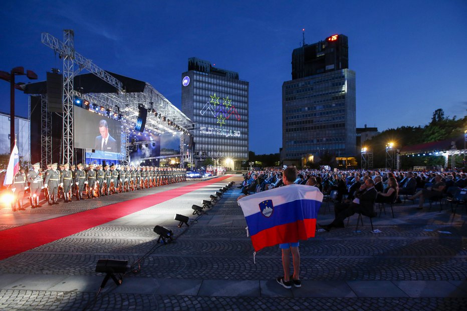 Fotografija: Državna proslava ob 30. obletnici slovenske državnosti na Trgu republike. FOTO: Matej Družnik