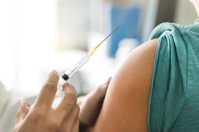 Cepljenje pred prvo okužbo s HPV občutno zmanjša možnosti za RMV.