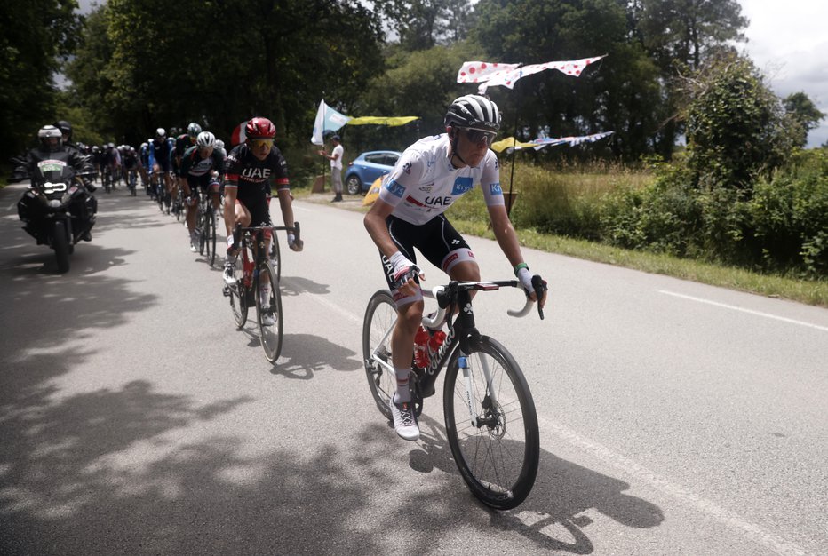 Fotografija: Tadej Pogačar je v 3. etapi izgubil 26 sekund, vendar jo je odnesel precej bolje kot Primož Roglič. FOTO: Stephane Mahe/Reuters