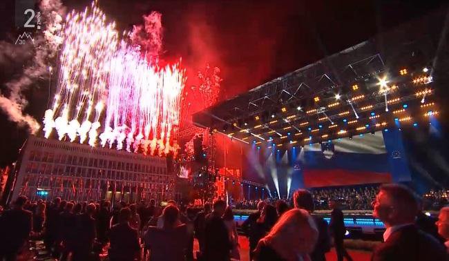 Spektakularen ognjemet na Trgu republike ob koncu prireditve FOTOGRAFIJI: RTV SLOVENIJA