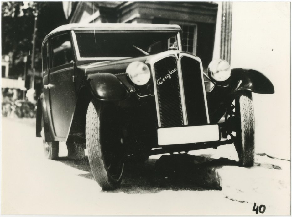 Fotografija: Prvi slovenski osebni avtomobil Triglav so sestavili in izdelali na pobudo inž. Bloudka, ki je prispeval tudi večino konstruktorskih zamisli. Foto: Zgodovinski arhiv Ljubljana