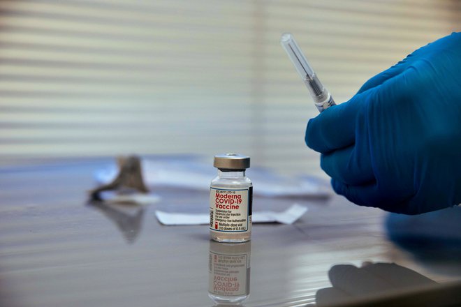 Več cepljenih, manj verjetnosti za širjenje. FOTO: Pool Reuters