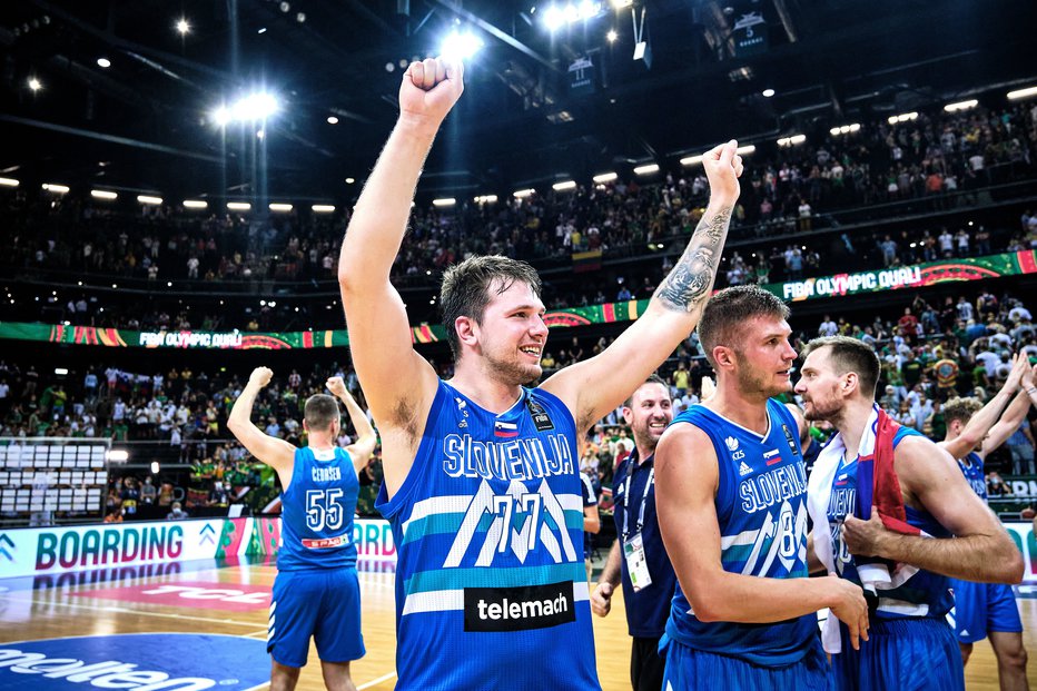 Fotografija: Luka Dončić je bil zasluženo izbran na najboljšega košarkarja turnirja v Kaunasu. FOTO: FIBA
