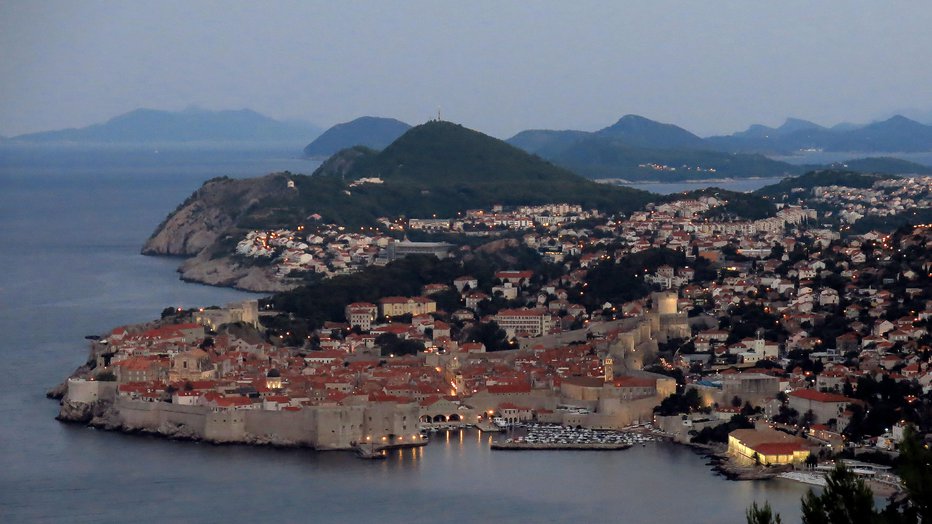 Fotografija: V Dubrovnik se lahko odpravite z letalom. FOTO: Blaž Samec