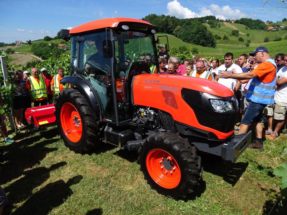 Fotografija: Kubota M5002 Narrow so sadjarsko-vinogradniški traktorji z močjo od 72 do 105 KM. Model M5071 Narrov ima 53 kW (72 KM) in menjalnik 36 + 36.