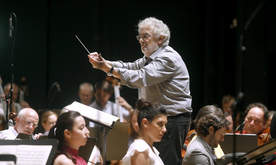 Fotografija: Zadnji dve desetletji nadvse vešče vihti dirigentsko taktirko. FOTO: Blaž Samec