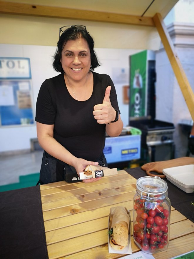 V okviru Laške kuhne je Tadeja Sadar iz Špice ponudila pivovarjev hlebček. FOTO: Mojca Marot