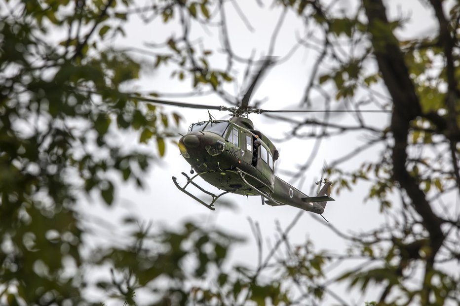 Fotografija: Helikopter SV je pomagal pri več reševanjih. FOTO: Voranc Vogel