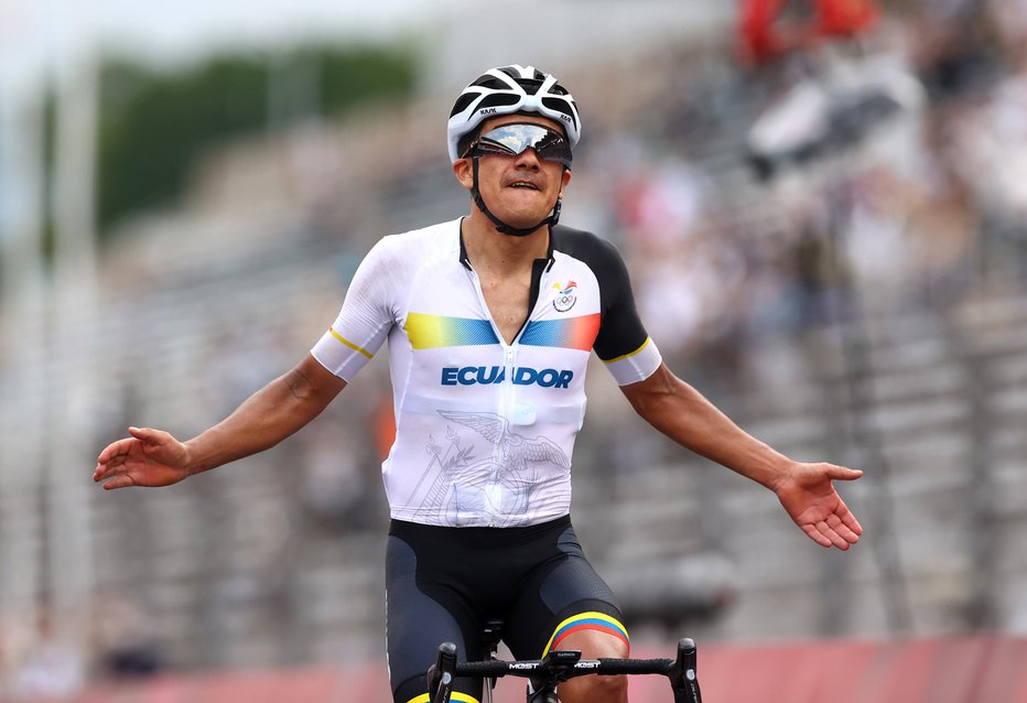 Fotografija: Richard Carapaz je Ekvadorju prinesel drugo olimpijsko zlato v zgodovini. FOTO: Matthew Childs/Reuters