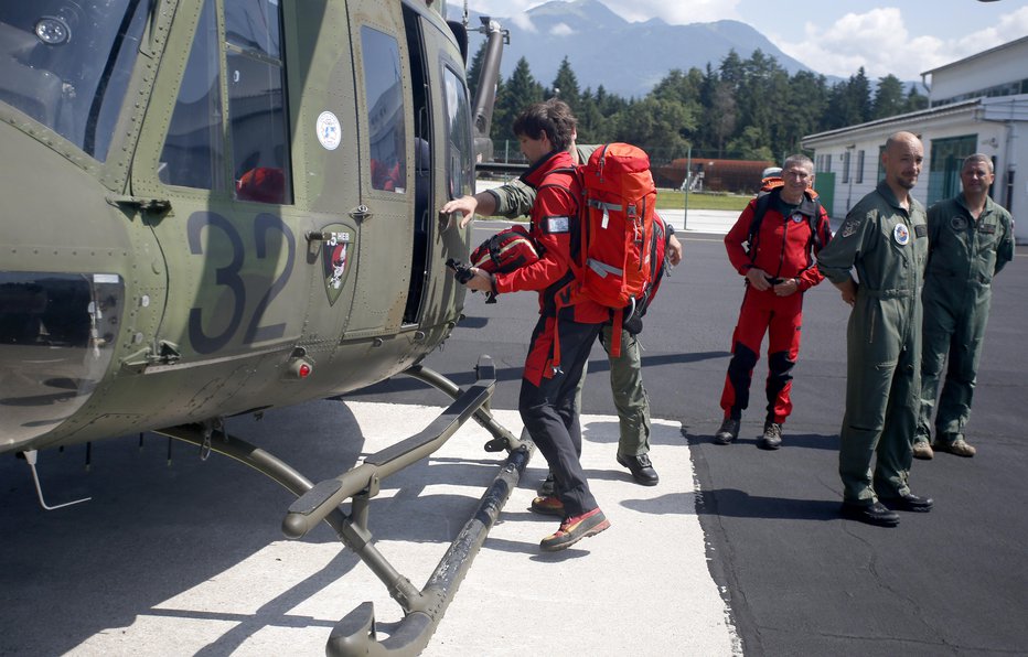 Fotografija: Helikopter je hudo poškodovano turistko odpeljal v UKC Ljubljana (simbolična fotografija). FOTO: Roman Šipić