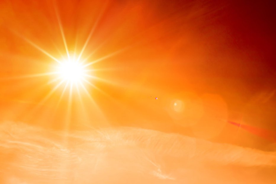 Fotografija: Sonce bo pripekalo, vročina bo neznosna. FOTO: Xurzon, Getty Images, Istockphoto