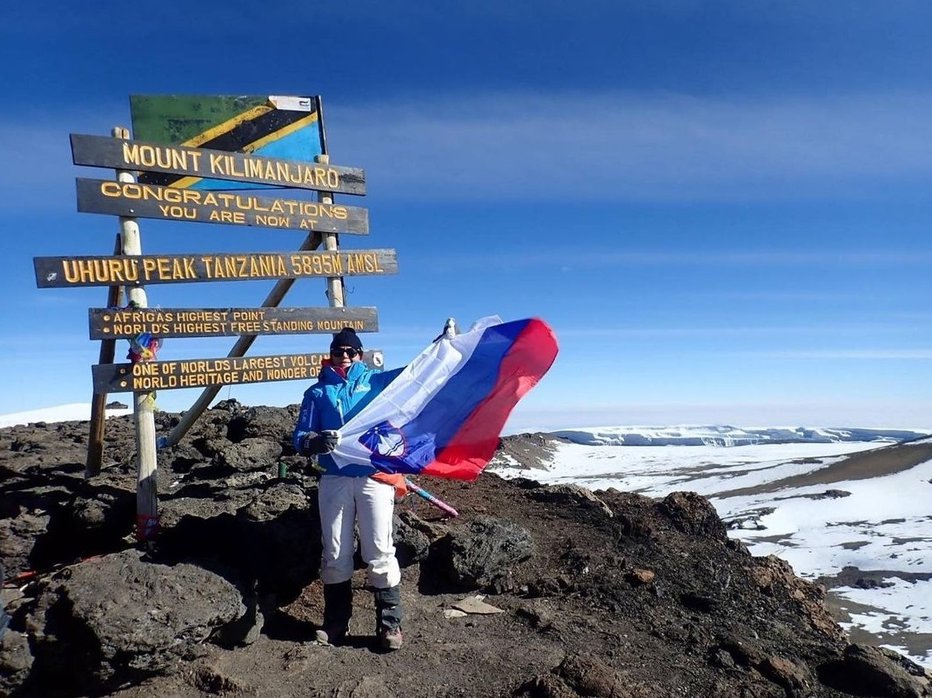 Fotografija: Na vrhu Kilimandžara je zaplapolala slovenska zastava.