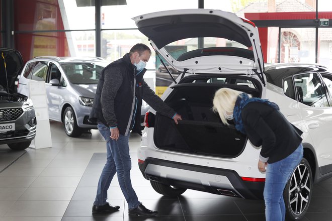 Prodaja avtomobilov v Sloveniji še ni dosegla predkrizne ravni, razlogov je več.