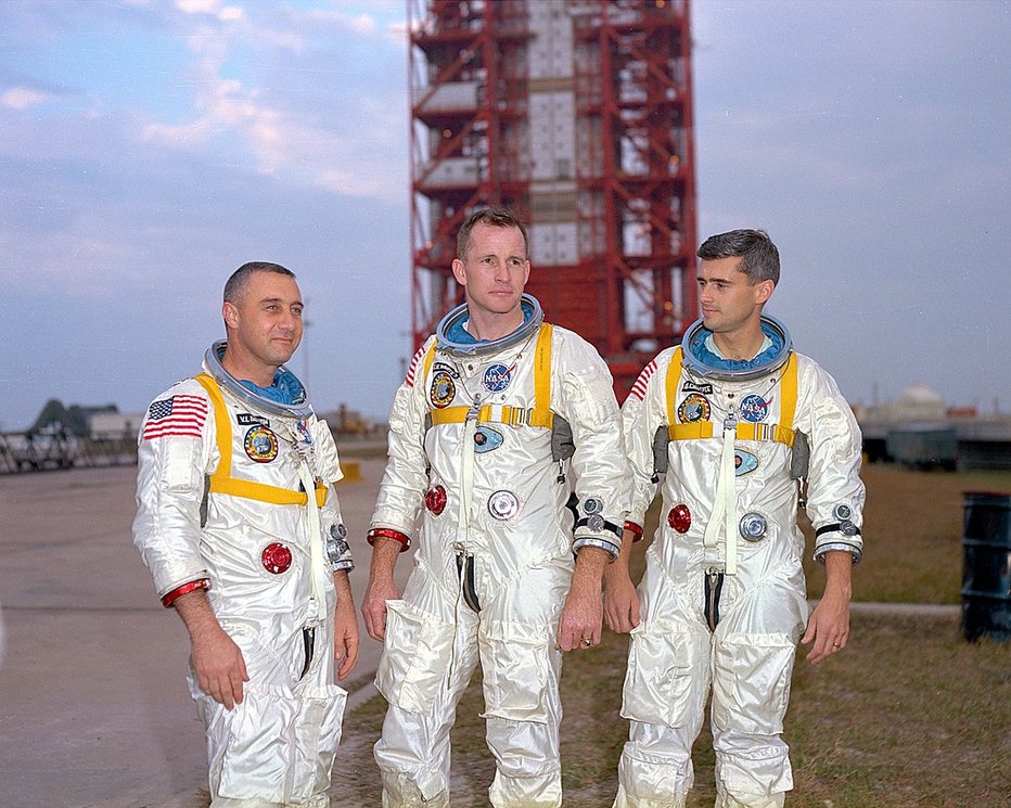 Fotografija: Poleg Grissoma (levo) sta v požaru na Apollu 1 življenje izgubila še Edward White (v sredini) in Roger Chaffee. FOTO: Nasa