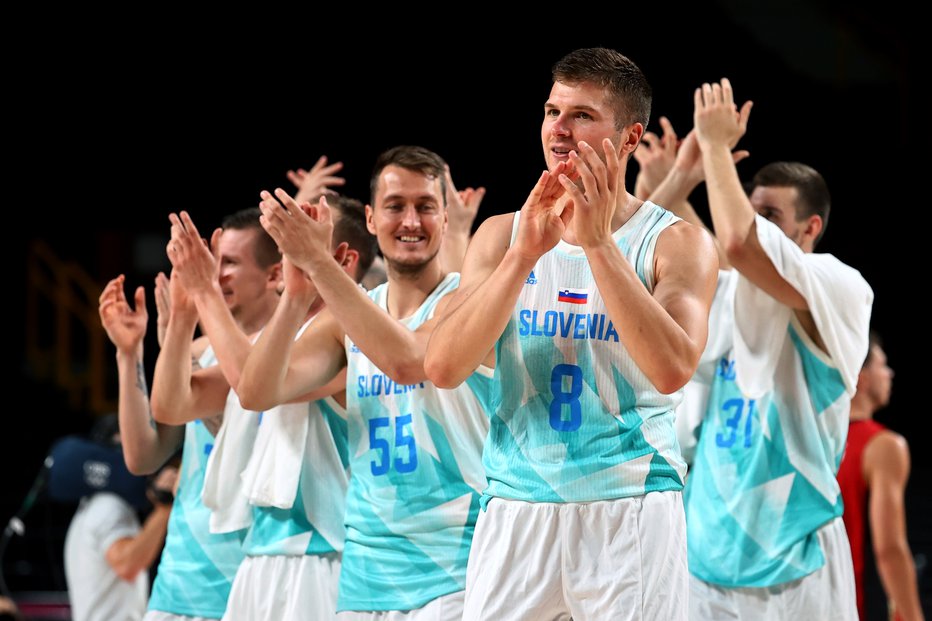 Fotografija: Slovenci navdušujejo vse tako na igrišču kot tudi ob njem. FOTO: Sergio Perez, Reuters