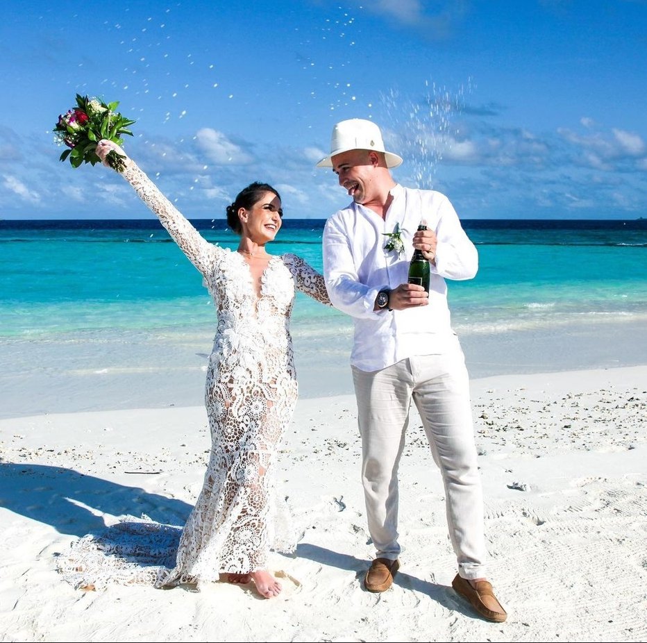 Fotografija: ​Tim Kevin Ravnjak in njegova Nina sta si večno zvestobo obljubila na sanjskih Maldivih. Foto: osebni arhiv/instagram