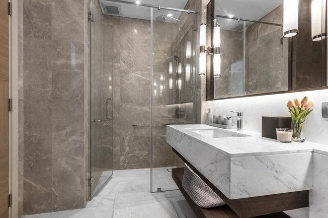 Najbolj priljubljena za kopalnice je taupe, odtenek sive z rjavkastimi podtoni.